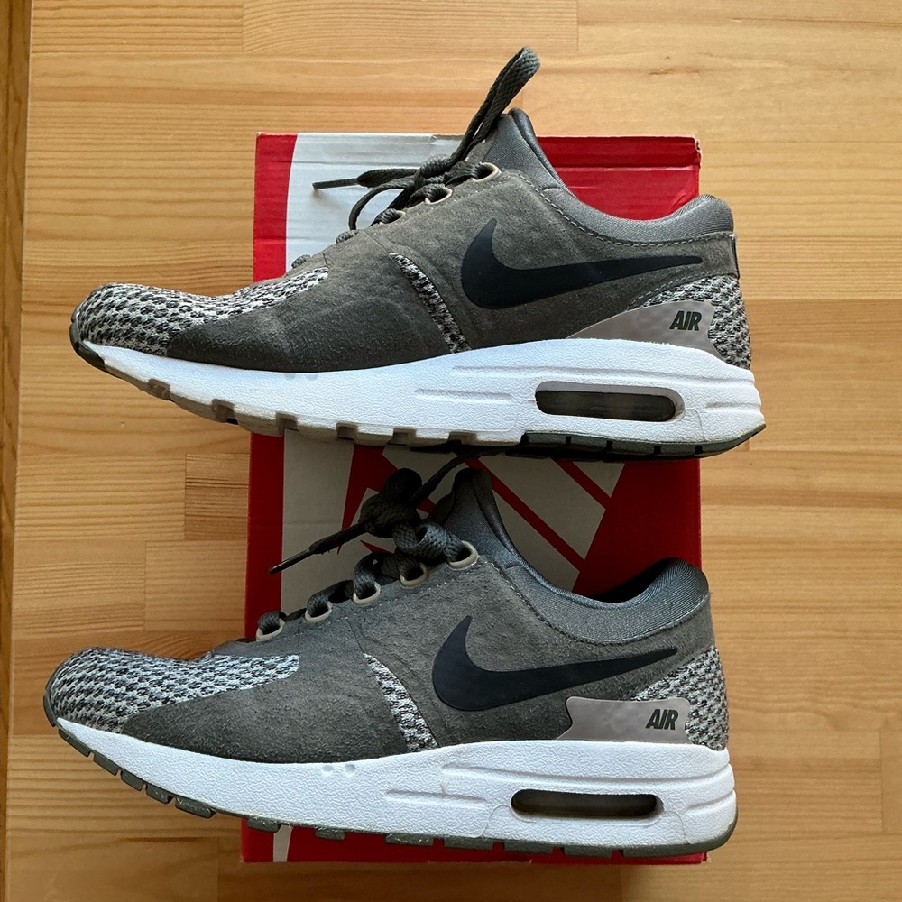 Nike Air Max - Youth Size - Picture 3 of 4